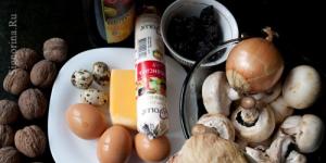 Слоёный салат с курицей, шампиньонами, сыром и черносливом: рецепт с фото Салат черная курица с черносливом и грибами